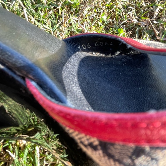 Gucci Women's Black and Brown Mules with Red Trim - Picture 7 of 9